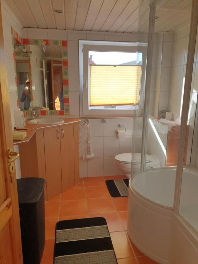 Hotel, Ferienwohnung, Zimmer Bad Driburg Exteriör bild